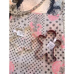 Wondershop NWT Large Snowflake & Large Gingerbread Cookie Cutters